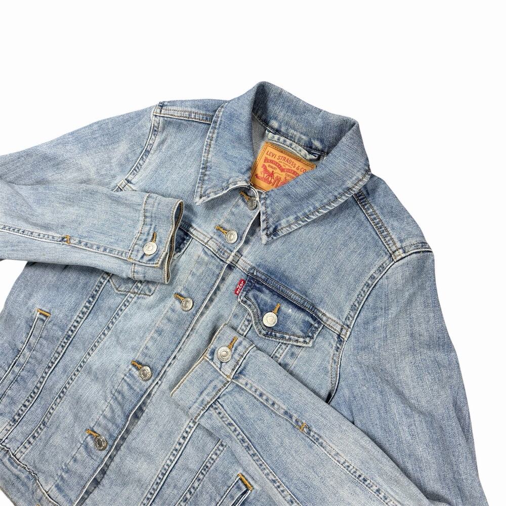 Levi’s Women’s Denim Trucker Jacket Medium Light Wash Jean Jacket Classic